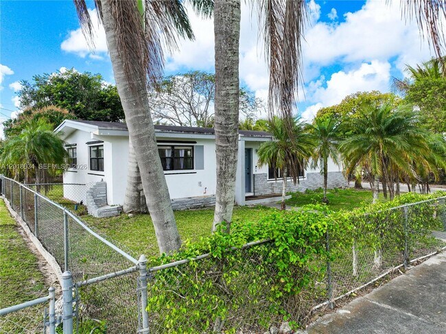 Building Photo - 1610 NW 9th Ct