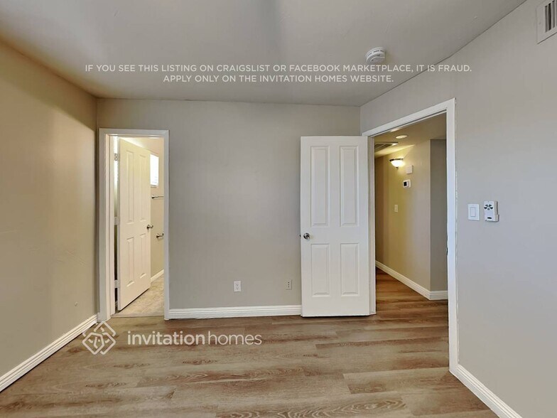 Building Photo - 3702 W Vista Ave