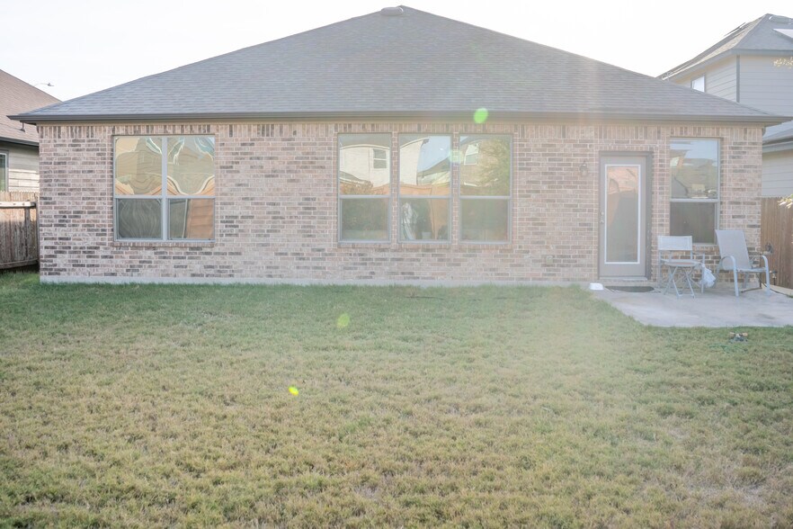 Building Photo - 14101 James Garfield St