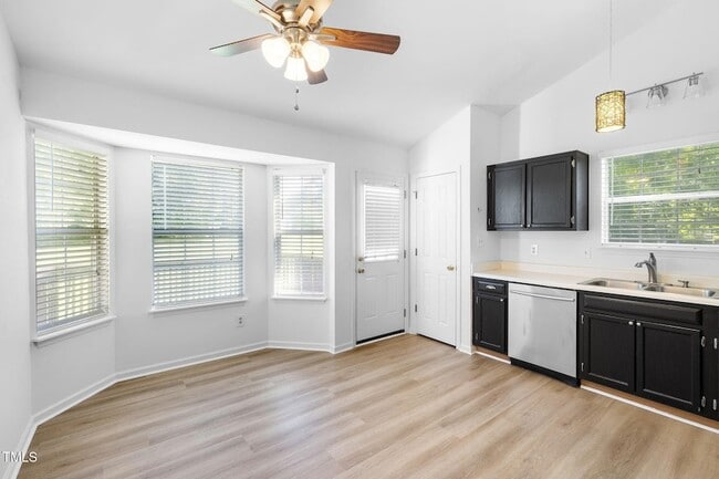 Building Photo - 409 Vista Springs Cir