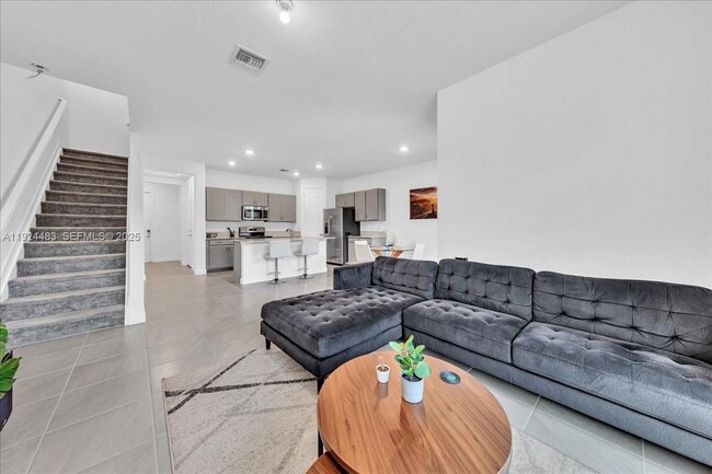 Building Photo - 1004 Willow Pl