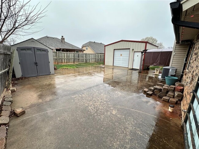 Building Photo - 2221 NE 8th St