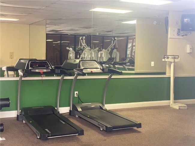 Building Photo - 4235 N University Dr