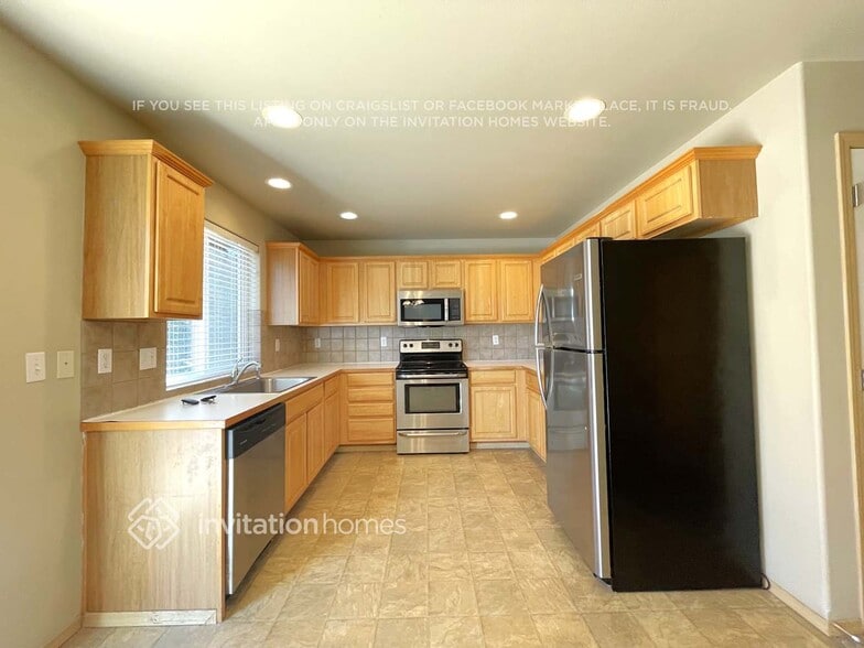 Building Photo - 15219 24th Ave E