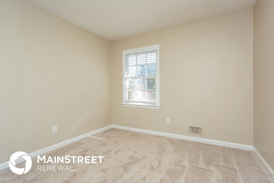 Building Photo - 2165 Knighton Dr
