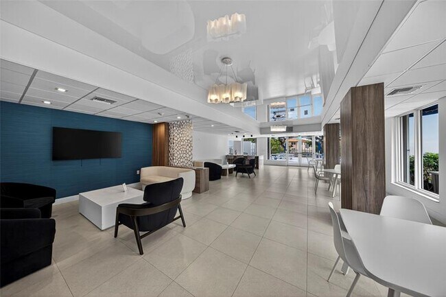 Building Photo - 1800 N Andrews Ave