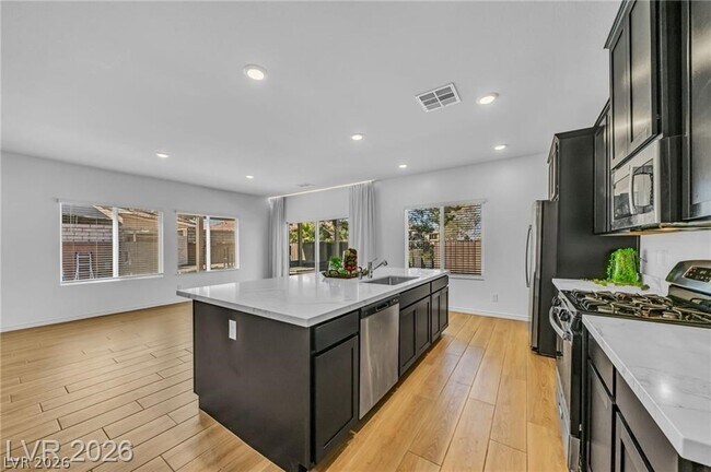 Building Photo - 2706 Song Pt Ave