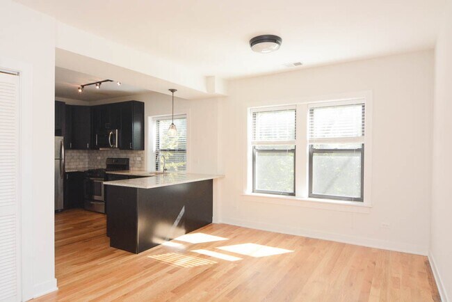 Building Photo - 2210 W Eastwood Ave