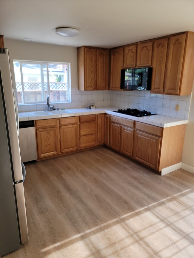 Building Photo - 158 Hall Ln