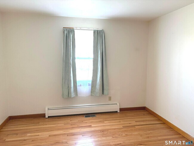 Building Photo - 3 Carmen St