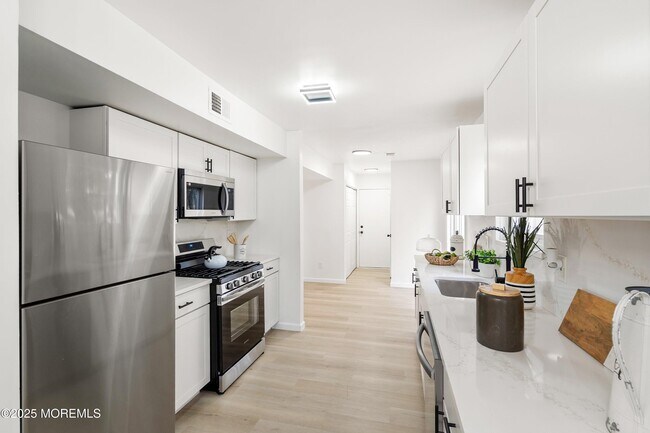 Building Photo - 944 Yellowbank Rd