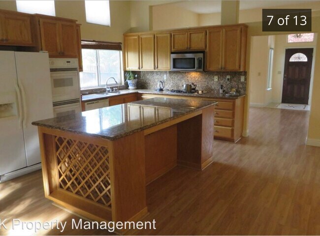 Building Photo - 351 Seaton Dr