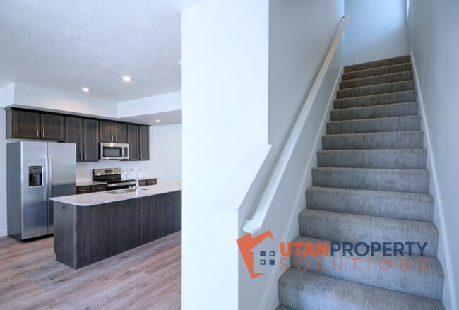 Building Photo - 1026 W 430 S