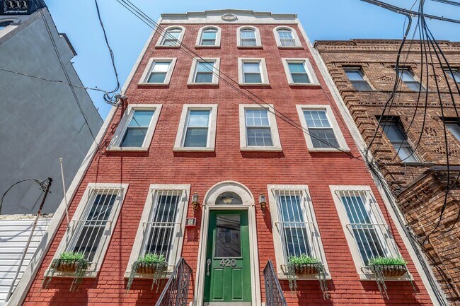 Building Photo - 420 Monroe St