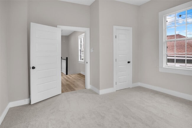 Building Photo - 614 11th St