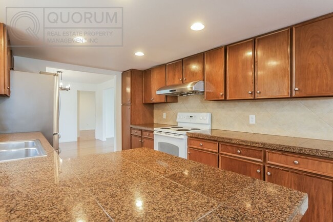 Building Photo - Beautiful 4 Bed 2 Bath House