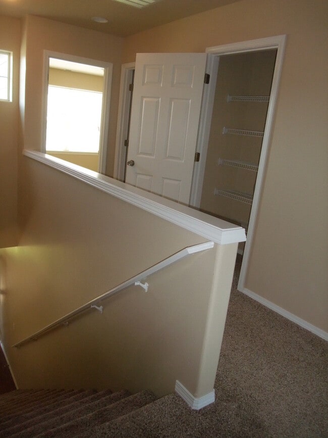 Building Photo - North Albany - Very Clean 5 Bedroom 2 1/2 ...