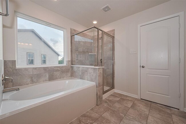 Building Photo - 16360 Oakside Hollow Ln