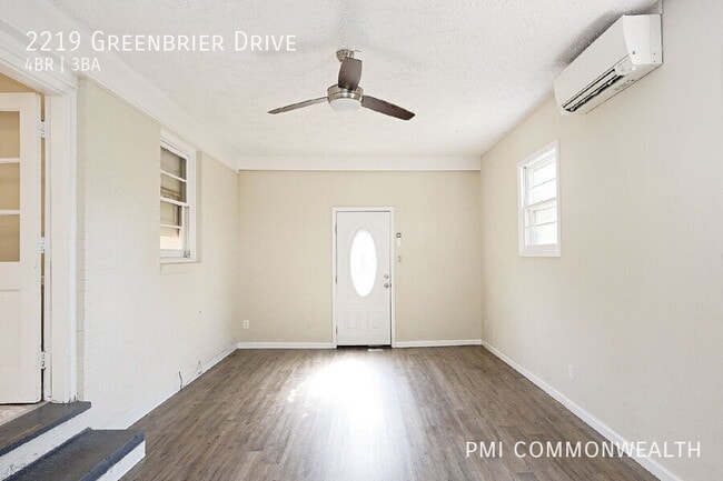Building Photo - 2219 Greenbrier Dr
