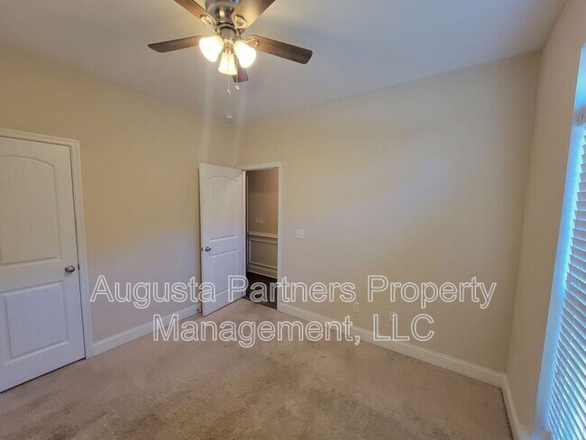 Building Photo - 640 Vista Dr