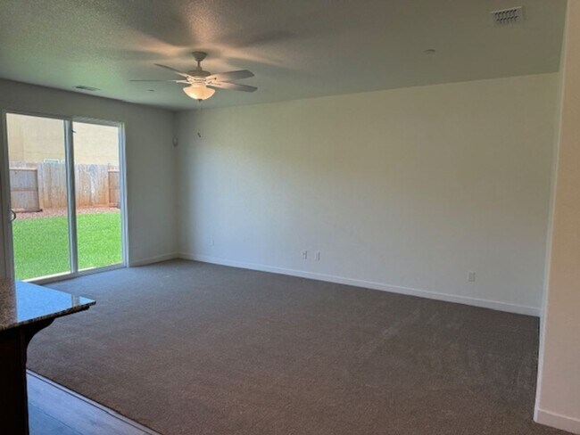 Building Photo - Stylish New-Construction Rental Near UC Me...