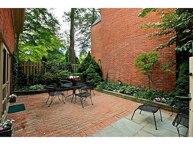 Building Photo - 434 Bellevue Ave