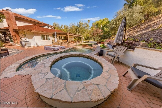 Building Photo - 249 Greenmeadow Dr