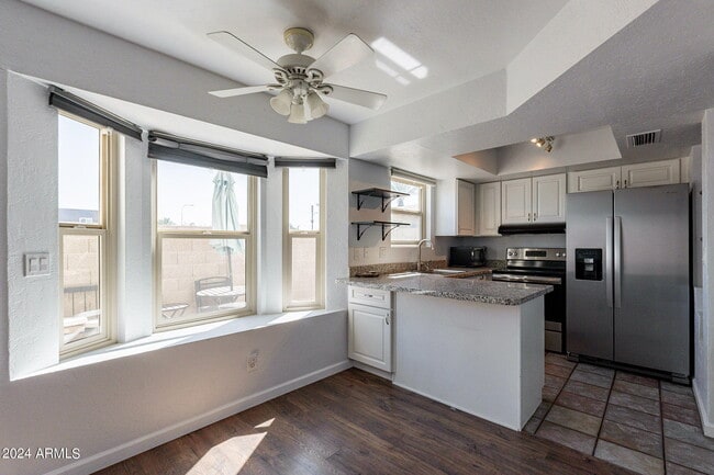 Building Photo - 820 W University Dr