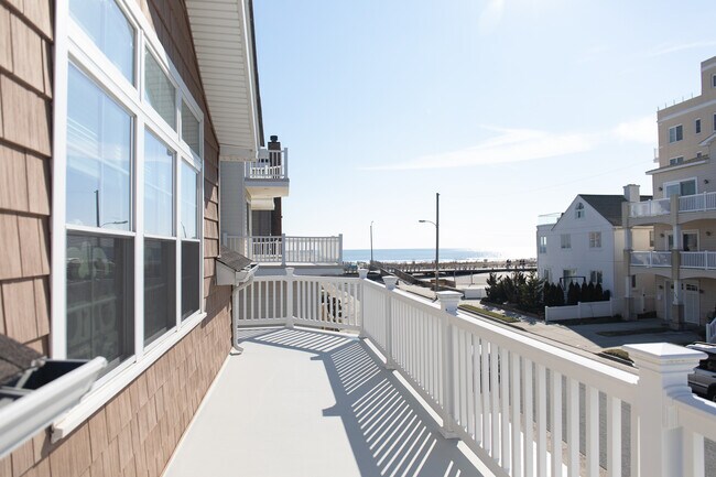 Building Photo - 107 S Richards Ave