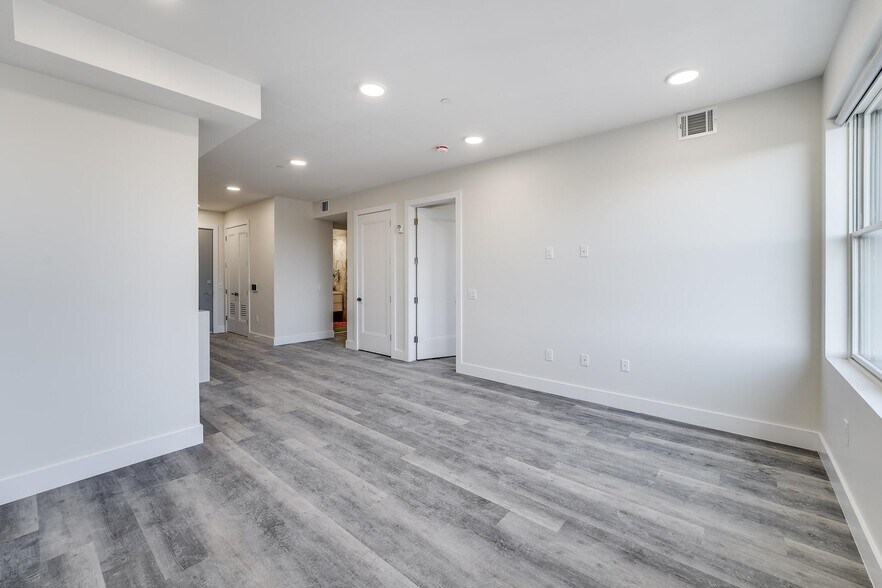 Building Photo - 3443 John F. Kennedy Blvd