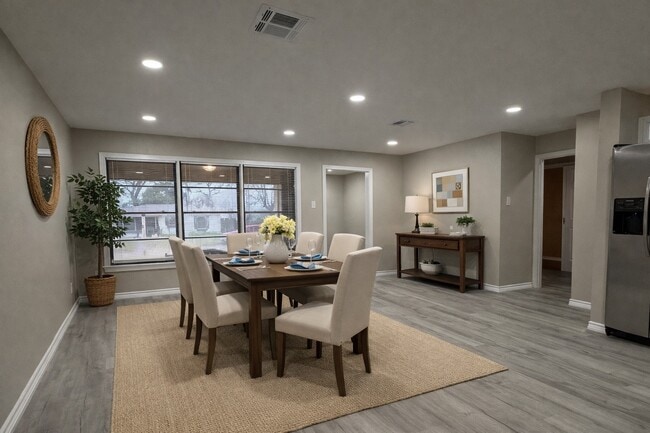 Building Photo - 1505 15th Ave N