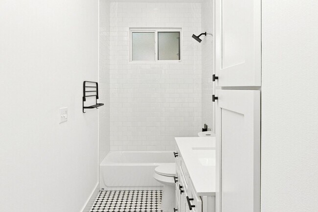 Building Photo - 1500 Sylvan Glade