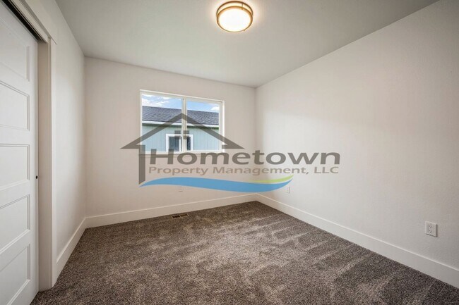 Building Photo - 1804 E Coeur D Alene Ave