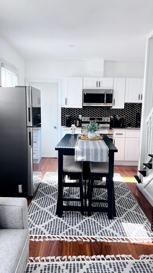 Building Photo - 21 Bullocks Point Ave