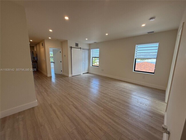 Primary Photo - 1721 SW 13th St