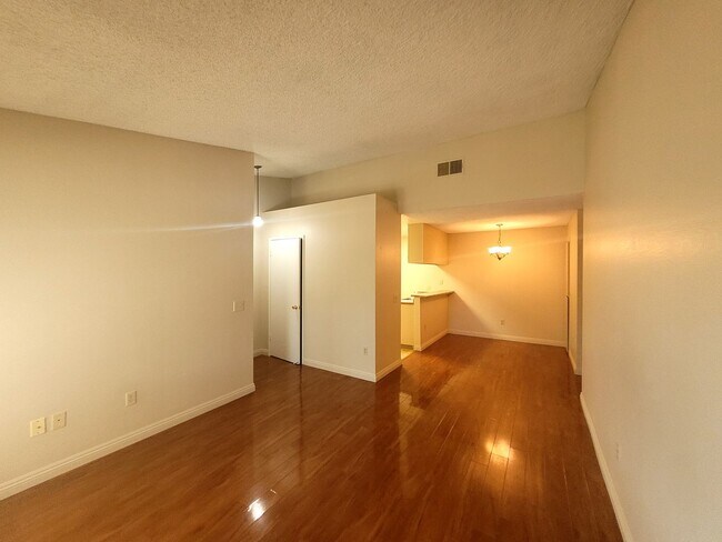 Building Photo - Condo on Madison Avenue. MOVE IN SPECIAL. ...