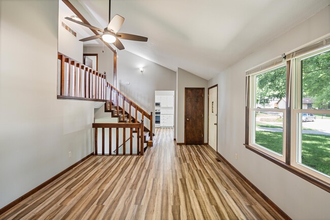 Building Photo - 2834 SE Glenside Ct