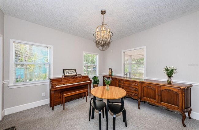 Building Photo - 833 1st St NE