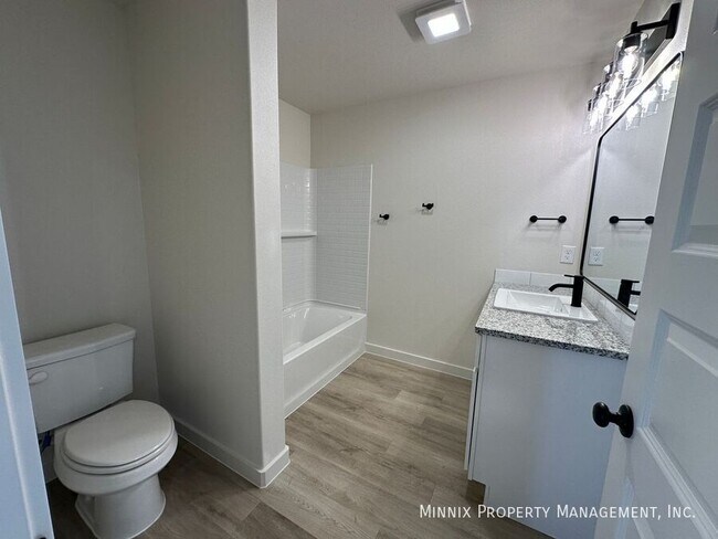 Building Photo - 2010 Cottonwood Ave