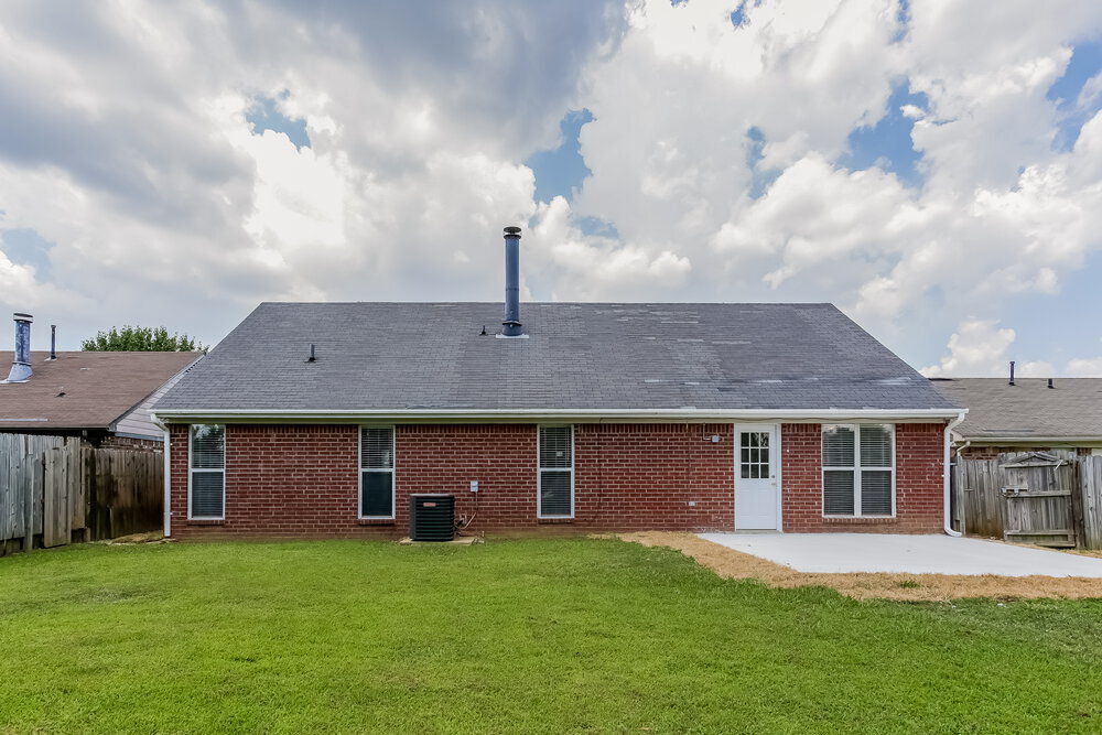 Building Photo - 10125 Oak Run Dr S