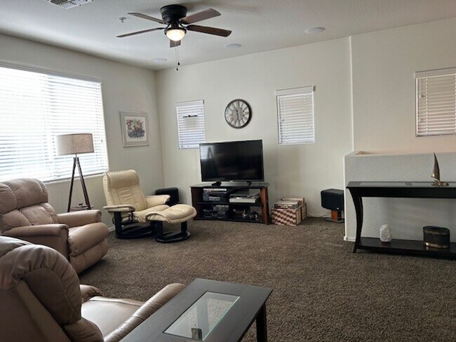 Building Photo - 2 bedroom /2 bath with a garage located in the  Popular Muirfield Village Townhomes