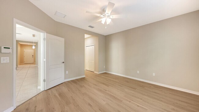Building Photo - 2/2 plus den Villa in Fairfield with a 2 car garage