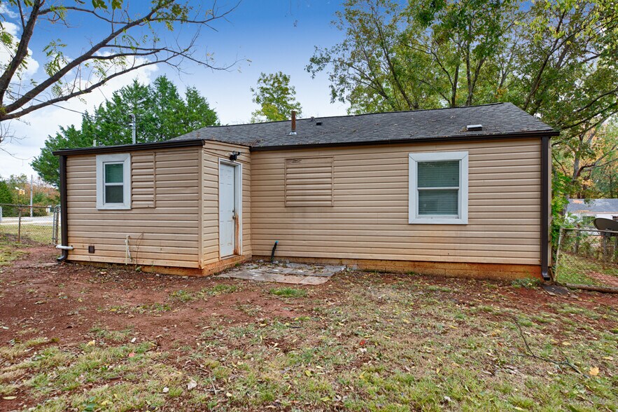 Building Photo - 4304 9th Ave SW