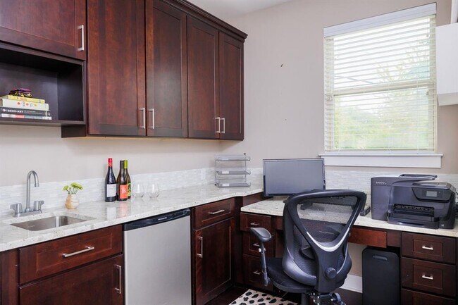 Building Photo - 5206 Woodrow Ave