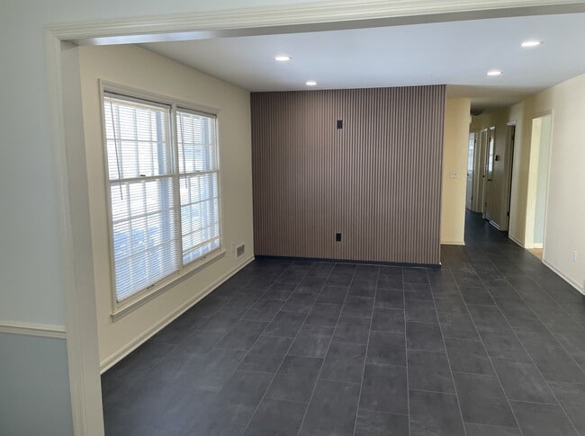 Building Photo - 4449 E 107th St