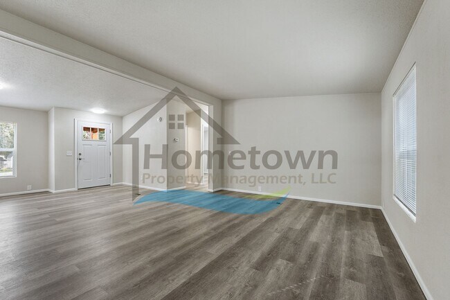 Building Photo - 3 Bedroom 2 Bathroom Home with Off-Street Parking Available in Sagle, Idaho!