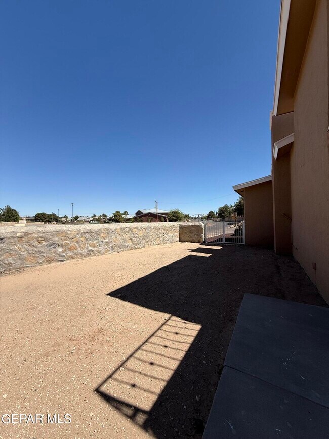 Building Photo - 12000 Ivory Gate Way