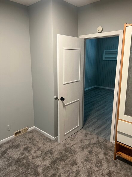 Building Photo - 4656 DuPont Ave N