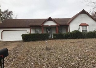 Building Photo - 4551 Pine Top Cir E