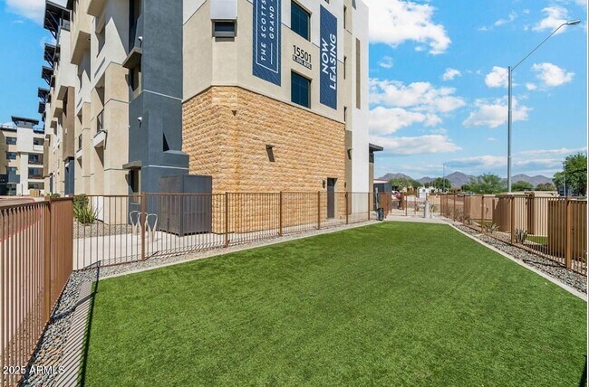 Building Photo - 15501 N Dial Blvd